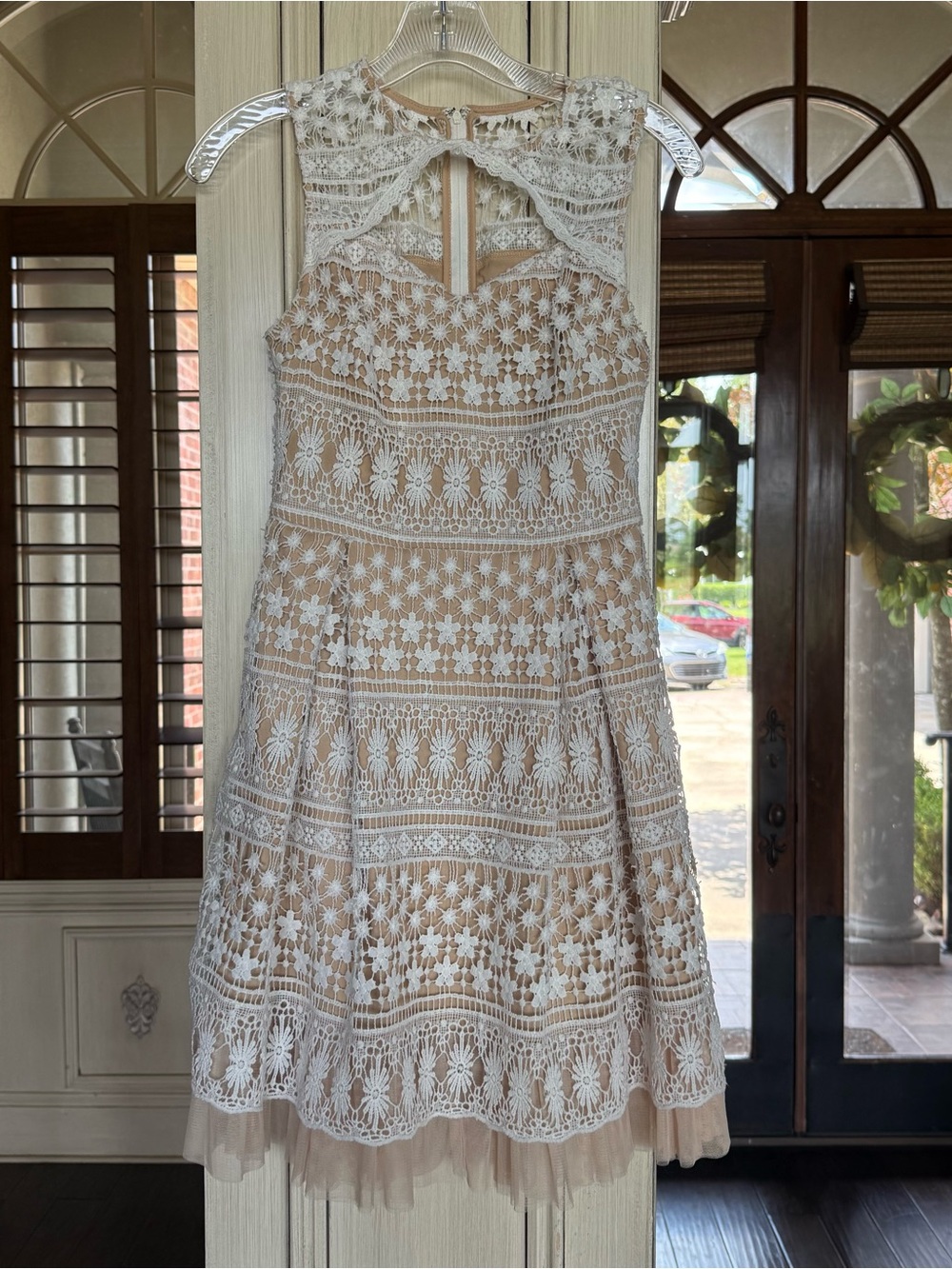 Francesca’s Sleeveless White Lace Overlay Dress with Nude Lining size XS